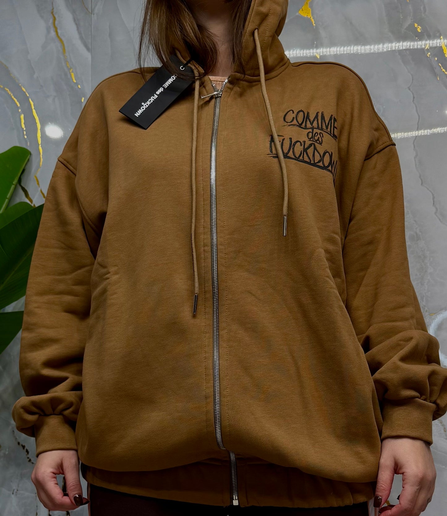 Felpa font distorto Comme des FUCKDOWN con zip