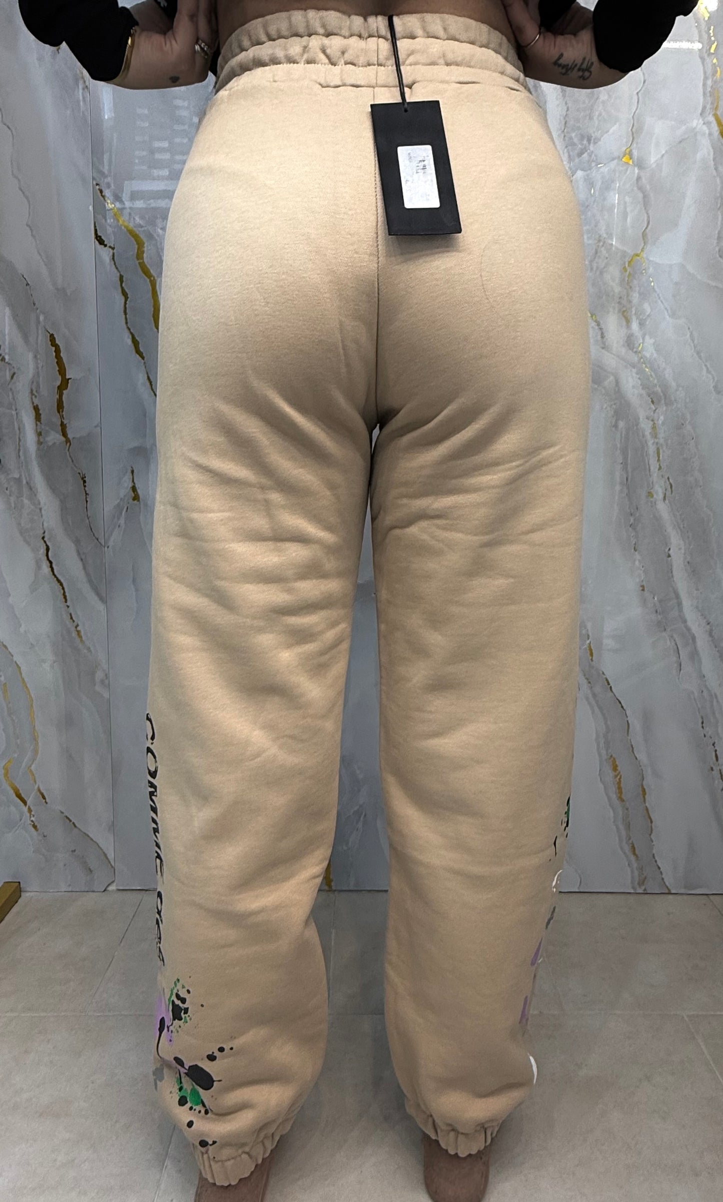 Pantatuta con elastico alle caviglie