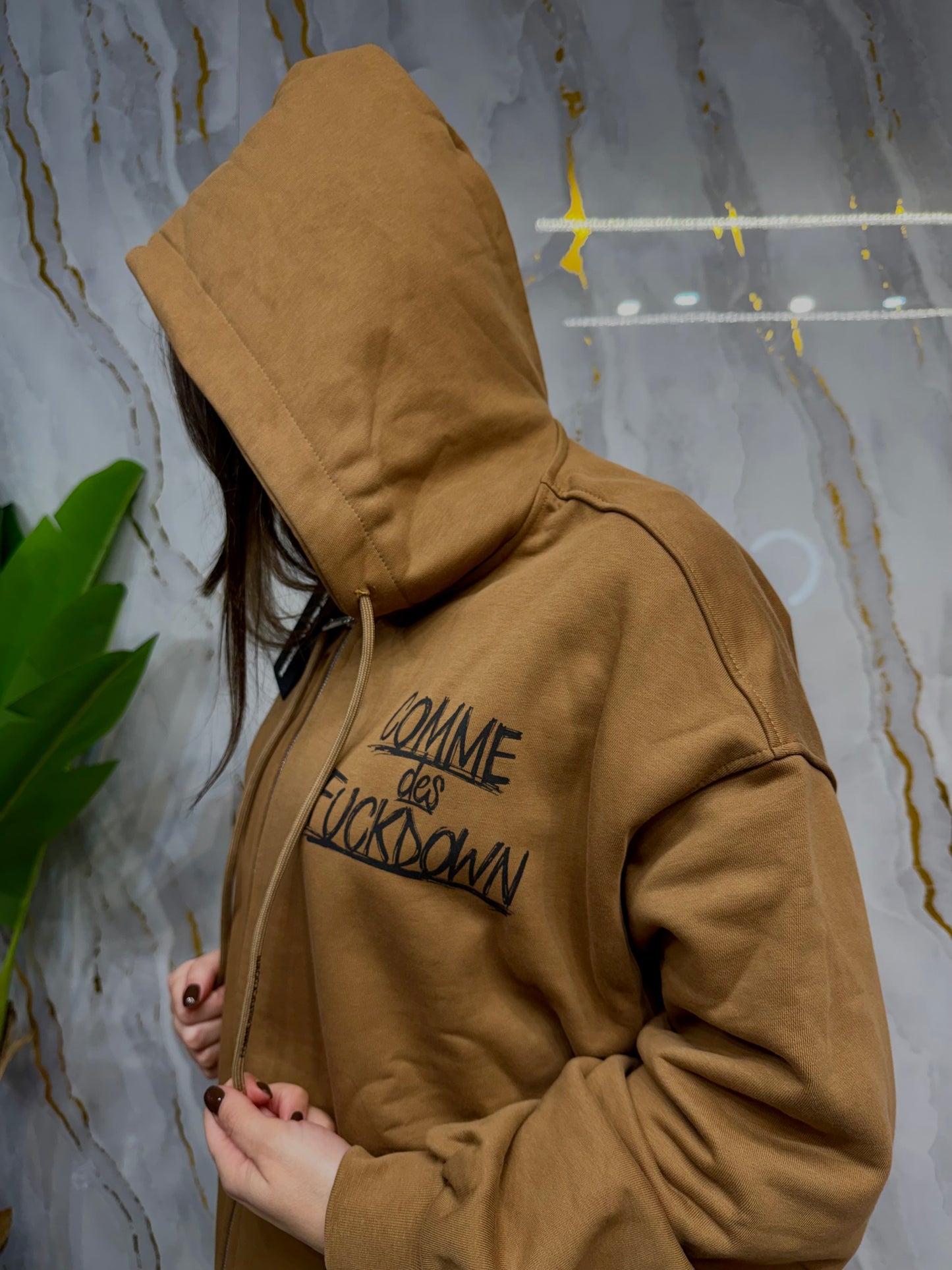 Felpa font distorto Comme des FUCKDOWN con zip