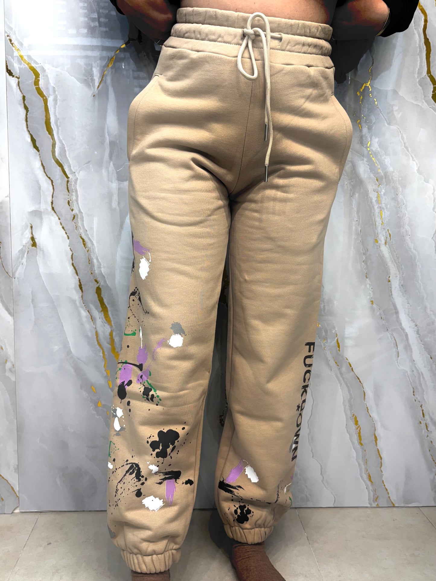 Pantatuta con elastico alle caviglie