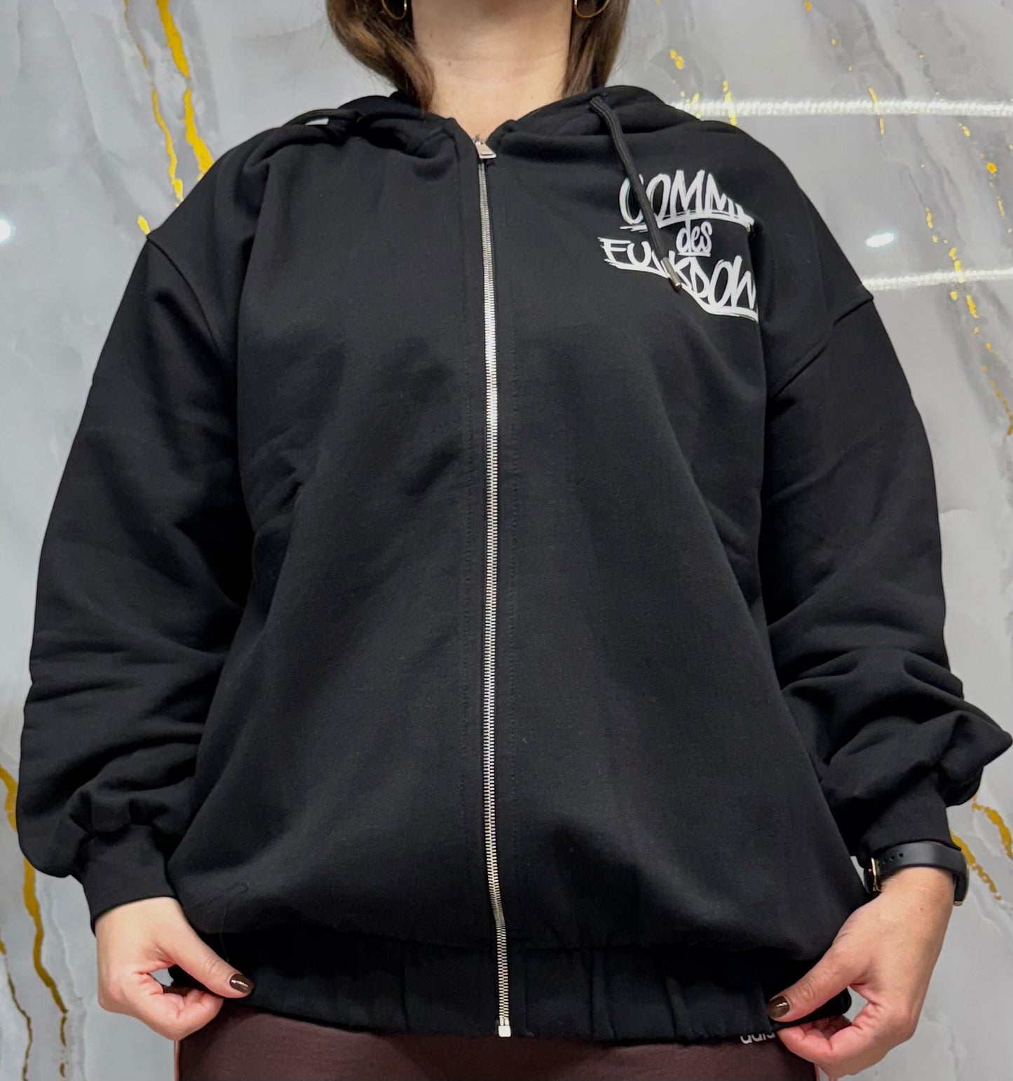 Felpa font distorto Comme des FUCKDOWN con zip