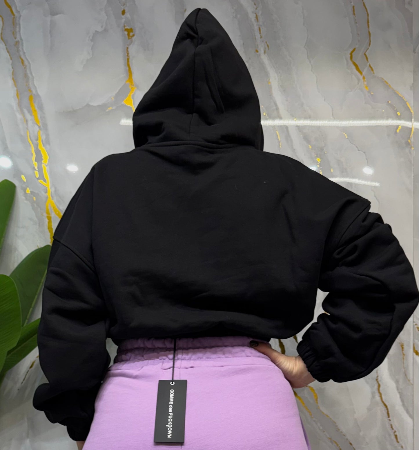 Crop top nero con cappello COMME des FUCKDOWN